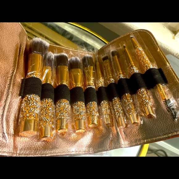 Fancy Bling Makeup Brushes - Picture 1 of 6